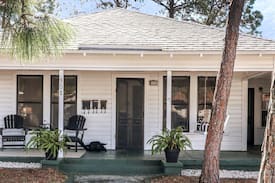 Tarpon Springs Cabin | Cooper Cottage: Cozy, Convenient and Comfortable!!