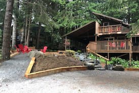 Ashford Cabin | Totem Lodge with HOT TUB 5 miles from Mt. Rainier