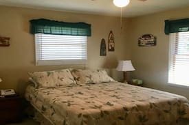 Elkins Cabin | “The Overlook” Beautiful Riverfront Getaway!