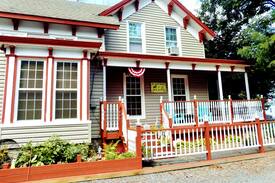 Freehold House | THE BE JOLLY BED & PUB a UNIQUE COMBINATION