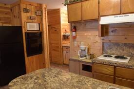 De Queen Cabin | Sleepy Hollow #4 Quaint Efficiency Cabins Located in the Heart of Hochatown