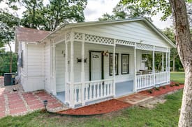 Grapevine House | Katie's Woods Lake Cottage