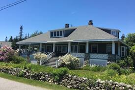 Pemaquid Point House | Classic 4 bedroom family cottage on beautiful Pemaquid Loop Road, steps from Pemaquid Point in New Harbor, Maine
