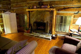 Clinton Cabin | The Cabins On Cedar Ridge -Foust Cabin