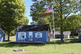Maple City Cabin | Cheryl & David's Lakefront Cottage