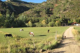 Glendale Cabin | The Bunkhouse at HappyOurs Ranch