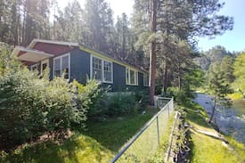 Rapid City Cabin | Hideaway on Bridge Lane