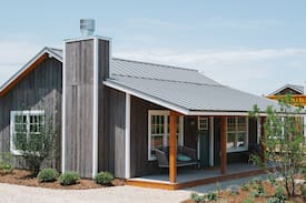 Stillwater House | The Nest - Luxury Cottage in Charming Locale
