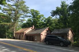Arlington House | Quaint Pink House on The Battenkill River