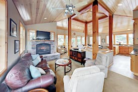 Neskowin House | Treehouse by the Sea w/ Hot Tub, 1 Block to Beach