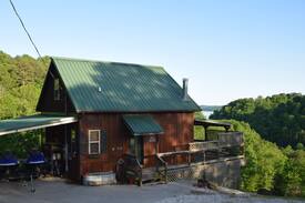 Beaver Shores Cabin | "LakeTime" (Lakefront Cabin on Beaver Lake)