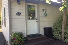 Silverton House | Robin's Nest on Water Street - Private Entrance