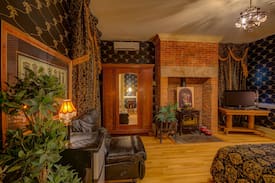 East Dubuque Villa | Captain Merry Mansion—4:20 Friendly