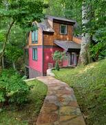 Cullowhee Cabin | Lazy Moss Cabin at Lake Glenville and pet friendly