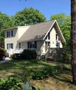 Charlestown House | 54 Baxter St: One mile from beach