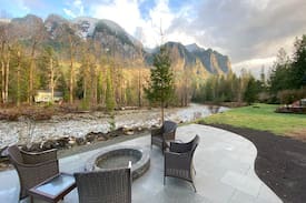 Snoqualmie Cabin | Ansel's Cabin, The Refined Riverfront Getaway