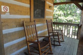 Pittsburg Cabin | Wolf Cub Cabin with Private Hot Tub!