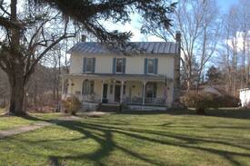 Monterey Bed & Breakfast | River Rest Farm B&B King Rm. - Head Waters, VA