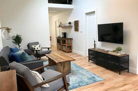 Lakeside Cabin | Pebble Path Cottage - Less than a block to beach!