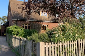 Roxton House | The Eagles Nest in Restful the Roxton village