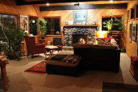 Cottage Grove Cabin | Classy Comfortable Close in Creekside Cabin
