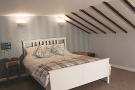Largs Apartment | Unique Coach House Apartment
