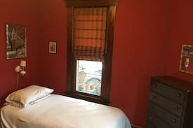 Old North Columbus House | Red Room Ten Minutes from OSU