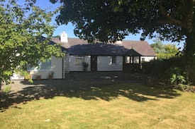 Newborough Cabin | Charming old drovers tavern by Newborough beaches