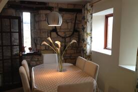 Winchcombe Cabin | Blacksmiths Cottage Sleeps 6/3 bedrooms