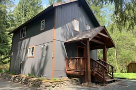 Paradise Estates Cabin | Little Creek Cabin near Mt Rainier