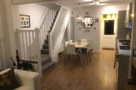 Conwy House | Downtown cottage-heart of Conwy-park free outside