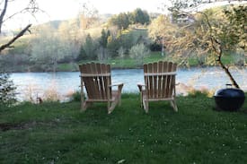 Roseburg House | Riverside Mona Marie, A comfy cabin on the Umpqua