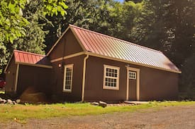 Rhododendron Cabin | The Cabins at Belle Lake on Mt. Hood