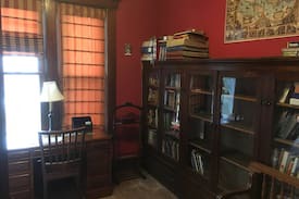 Old North Columbus House | Red Room Ten Minutes from OSU