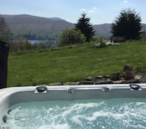 Loch Tay Cabin | Lovely Bothy at Craggantoul with hot tub