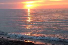 Lake Erie Beach Cabin | The Cat's Meow: Lake House @ Grand View Bay