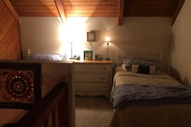 Raymond Cabin | Cozy treehouse cottage sanctuary