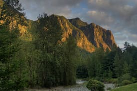 Snoqualmie Cabin | Ansel's Cabin, The Refined Riverfront Getaway