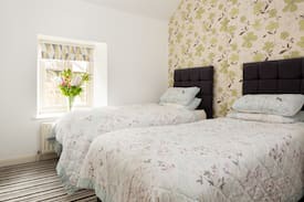 Hathersage House | Loxley Self contained Peak District cottage