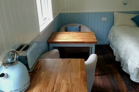 MacGillycuddy's Reeks House | Shepherd's Hut - Glamping in the Ring of Kerry