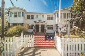 Fort MacArthur Apartment | A relaxing getaway at The Blue Anchor Inn
