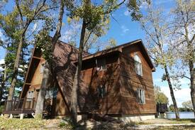 Penfield House | Secluded Lakehouse near Champaign