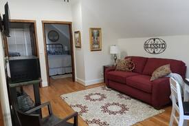 Zanoni Apartment | Shephard's Way in Historic Gloucester Courthouse-3