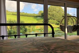 Abergele House | The Pond and Stars Cabin