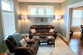 Dundee-Happy Hollow Historic District House | Dundee Charm – Bestselling Airbnb in Omaha