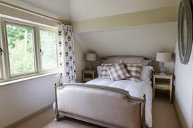 Petersfield Cabin | The Cottage at Lupton House, Froxfield Petersfield