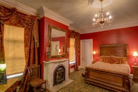 East Dubuque Villa | Captain Merry Mansion—4:20 Friendly