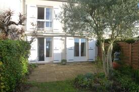 Herouville-Saint-Clair House | Clos St Hubert , en face du bois de la garenne