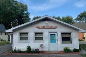 Leesburg Cabin | "The Flip Flop Inn" on Oswego and Tippecanoe Lake