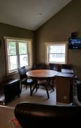 Buckner House | New cabin 5 minutes from Rend Lake